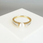 Gouden ring met parel en diamant