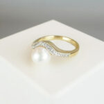 Gouden ring met parel & diamanten