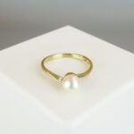 Gouden slag ring met parel