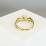 Gouden ring met 1 parel