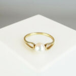 Geel gouden ring met 1 parel