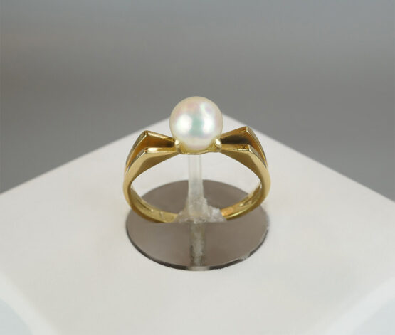 Gouden ring met 1 parel