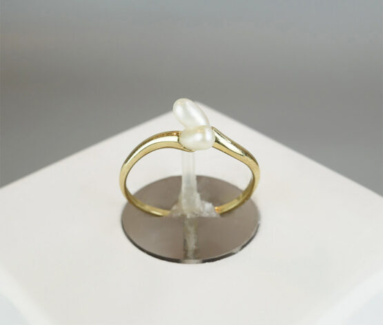 Gouden ring met dubbele parel