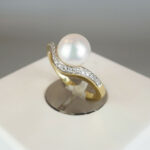 Gouden ring met parel & diamanten