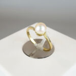 Gouden slag ring met parel