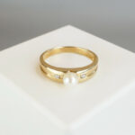 14 karaat ring met parel & diamant