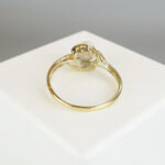 Gouden parel ring in bloem model