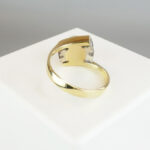 Gouden ring met parel en saffier