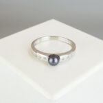 Gouden ring met akoya parel en 0.03ct. diamant