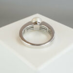 Wit gouden ring met parel en diamanten
