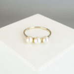 Gouden ring met 3 parels