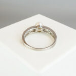 14 karaat ring met parel en 2 diamanten