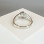 Wit gouden ring met akoya parel en diamanten
