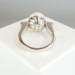 Wit gouden ring met parel en princess