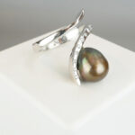 Wit gouden ring met diamant en akoya parel