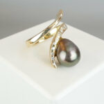 Gouden ring met diamant en akoya parel