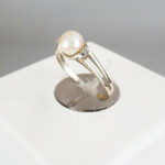 Wit gouden cremé parel ring