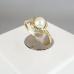 Gouden parel ring in bloem model