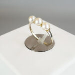 Gouden ring met 3 parels