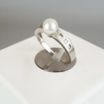 14 karaat ring met parel en 2 diamanten