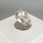 Wit gouden ring met cultivé parel