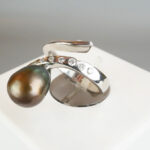Wit gouden ring met diamant en akoya parel