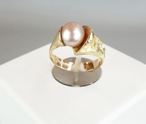 Gouden lapponia ring met parel