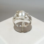 Wit gouden ring met cultivé parel