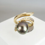 Gouden ring met diamant en akoya parel
