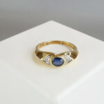 Gouden fantasie ring met saffier