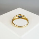 Gouden fantasie ring met saffier