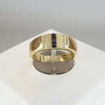 Gouden ring met diamanten en saffieren