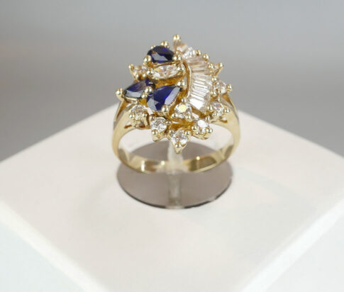 Gouden ring met diverse zirkonia