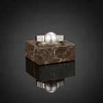 Gouden ring met parel en diamanten