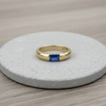 Gouden ring met synthetisch saffier