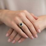 Gouden ring met ovale saffier en briljanten