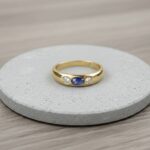 Gouden ring met saffier met diamant