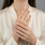 Gouden ring met parel en 2 diamanten