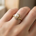 Gouden ring met parel bloem model