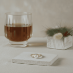 Gouden ring met klem parel