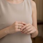 Gouden slag ring met kleine parel