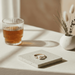 Gouden ring met witte parel en 2 diamanten