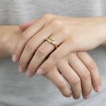 14 karaat gouden ring met 0.02ct.