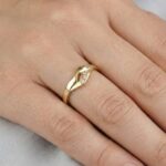 Geel gouden ring met 3 diamanten