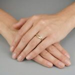 Geel gouden ring met 3 diamanten