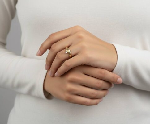 14 karaat gouden ring met 0.02ct.