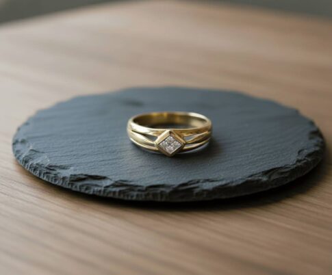 Geel gouden fantasie ring in marquise vorm