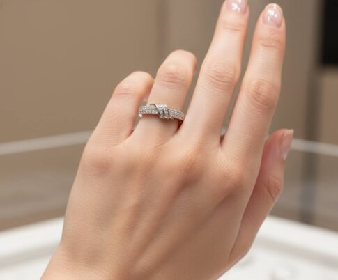 Wit gouden fantasie ring met zirkonia