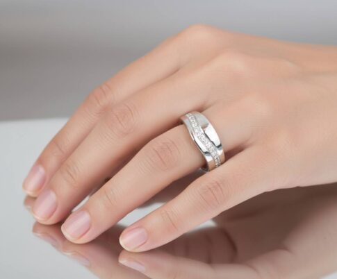 Wit gouden ring 0.16ct. met diamanten