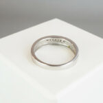 Wit gouden ring met 7 diamanten